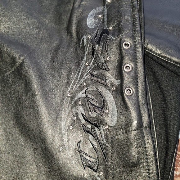 🔥NWT RARE "WICKED" Harley-Davidson Black Leather Flare Chaps with Skull Bling - Picture 8 of 15